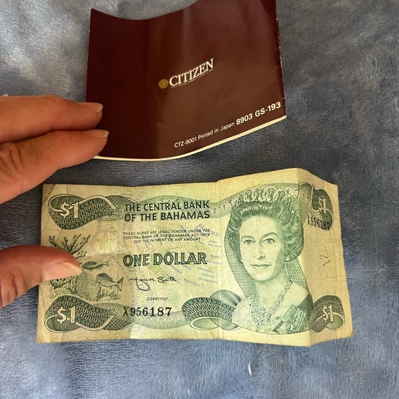 Citizen Vintage New Black Watch, receipt from Bahamas 1990 & $1 Queen Note - Picture 7 of 9